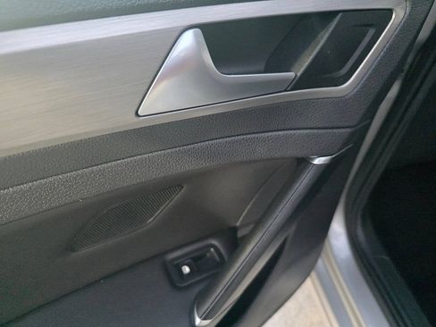 Used 2015 Volkswagen Golf S FWD image 21