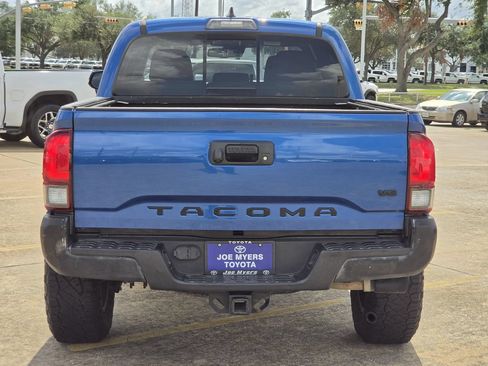 Used 2018 Toyota Tacoma TRD Off-Road AWD/4WD image 8