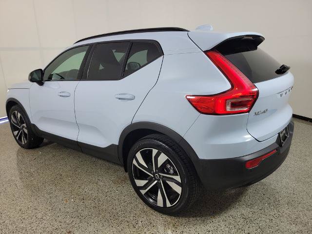 Used 2024 Volvo XC40 B5 Plus AWD/4WD image 3