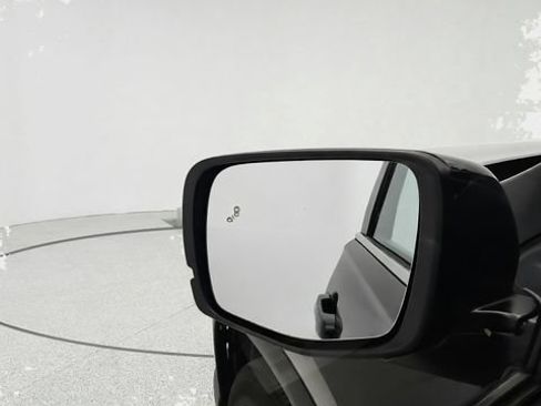 Used 2025 Honda Pilot Touring image 13