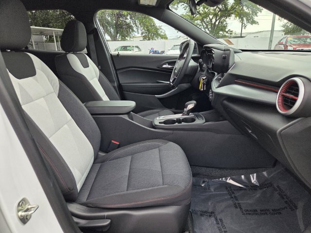 Used 2024 Chevrolet Trax RS w/ Driver Confidence Package FWD image 19