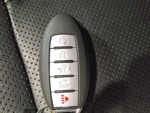 Used 2020 Nissan Rogue SL AWD/4WD image 32