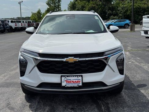 Used 2025 Chevrolet Trax LT w/ Driver Confidence Package FWD image 9