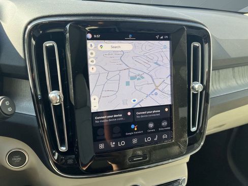 Certified 2026 Volvo XC40 B5 Plus w/ Protection Package Premier image 30