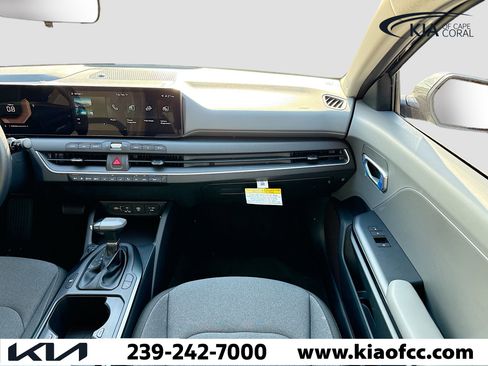 New 2025 Kia K4 LXS image 17