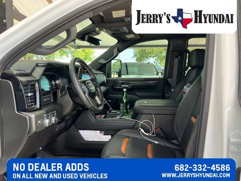 Used 2025 GMC Sierra 2500 AT4 w/ AT4 Premium Plus Package AWD/4WD image 8