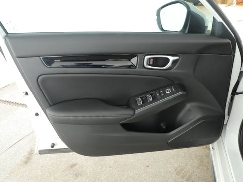 Used 2022 Honda Civic Sport Touring image 9