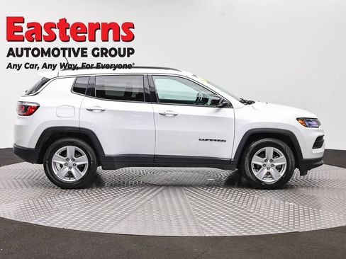 Used 2022 Jeep Compass Latitude w/ Convenience Group FWD image 4
