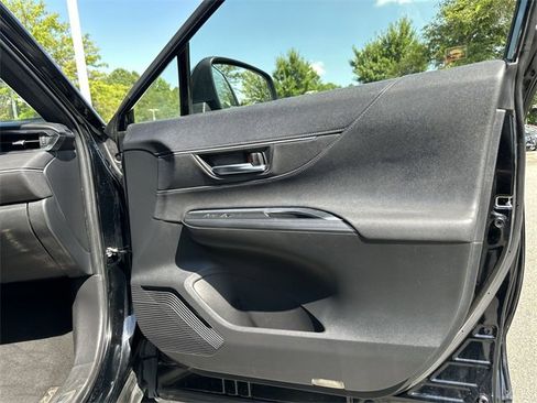 Used 2021 Toyota Venza XLE image 22