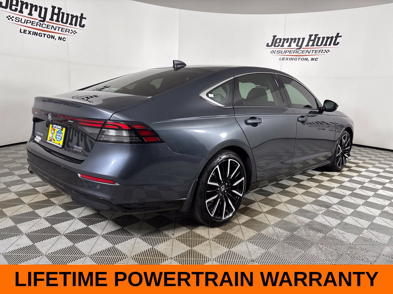 Used 2024 Honda Accord Touring image 5