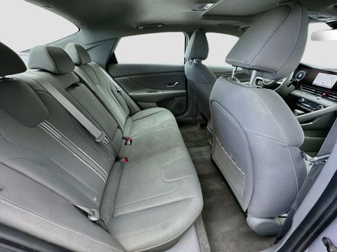 Used 2025 Hyundai Elantra SEL FWD image 19
