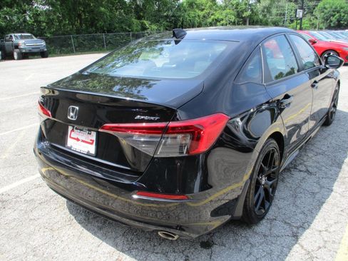 Used 2023 Honda Civic Sport image 3