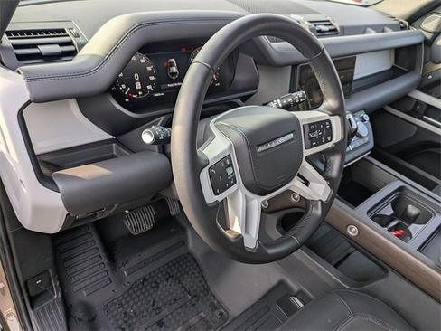 Used 2024 Land Rover Defender 110 X-Dynamic SE image 7