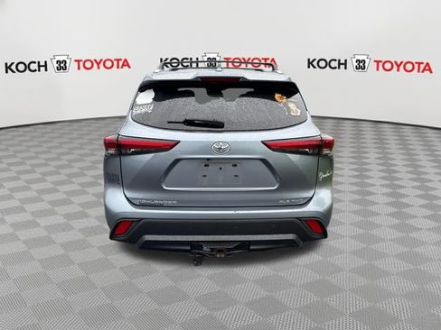 Used 2022 Toyota Highlander XLE AWD/4WD image 7