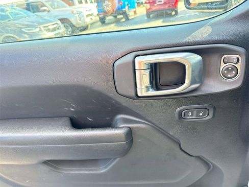 Used 2023 Jeep Gladiator Sport image 13