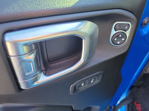 Used 2021 Jeep Wrangler Sport image 11