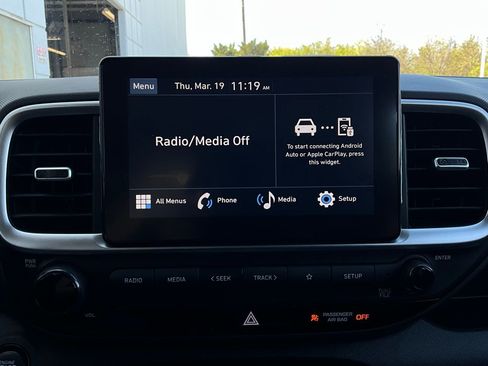 Used 2025 Hyundai Venue SEL image 29