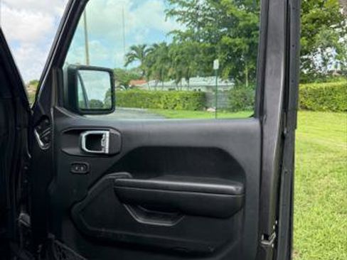 Used 2018 Jeep Wrangler Unlimited Sport S AWD/4WD image 17