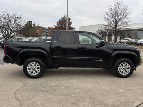 Used 2024 Toyota Tacoma TRD Sport image 2