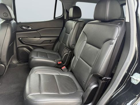 Used 2023 GMC Acadia SLT image 13