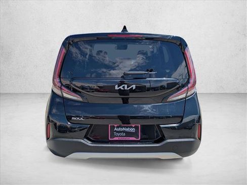 Used 2023 Kia Soul LX FWD image 7