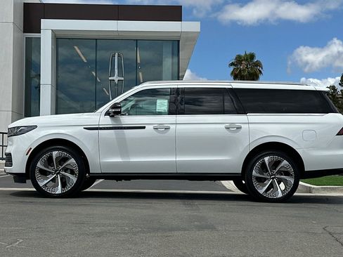 New 2026 Lincoln Navigator L Black Label AWD/4WD image 6