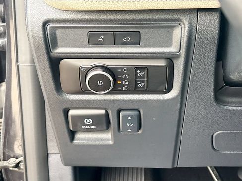 Used 2024 Ford Expedition Limited RWD image 10