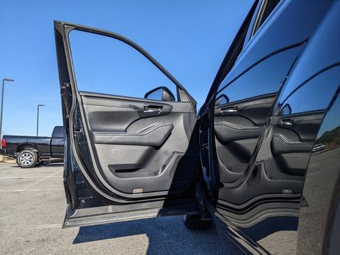 Used 2021 Toyota Highlander XLE image 59