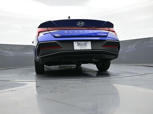 Used 2025 Hyundai Elantra SE FWD image 29