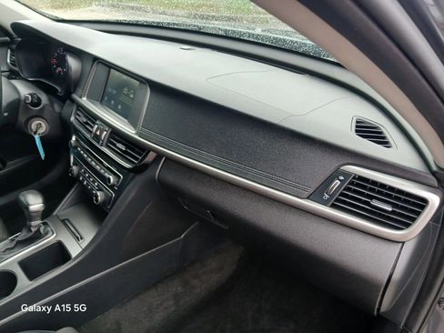 Used 2018 Kia Optima S FWD image 17