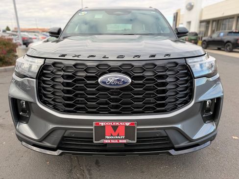 New 2026 Ford Explorer ST-Line w/ ST-Line Street Pack AWD/4WD image 8