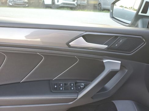 Certified 2023 Volkswagen Tiguan SE w/ Panoramic Sunroof Package FWD image 24