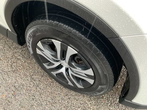 Used 2016 Toyota RAV4 LE AWD/4WD image 9