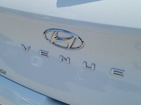 Used 2022 Hyundai Venue SE w/ Cargo Package FWD image 5