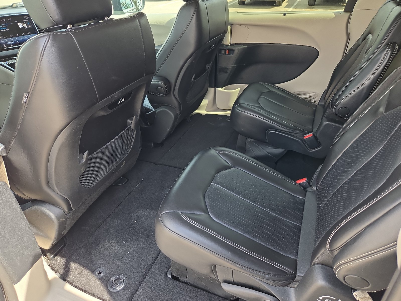 Used 2023 Chrysler Pacifica Touring-L FWD image 11