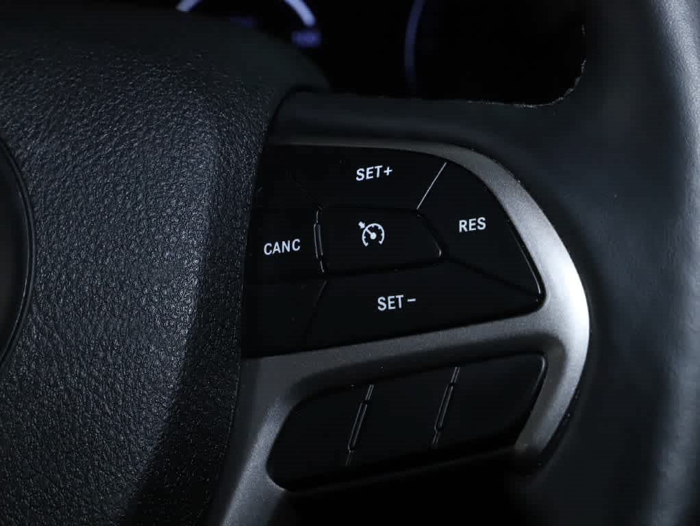 Used 2018 Jeep Grand Cherokee Altitude AWD/4WD image 23