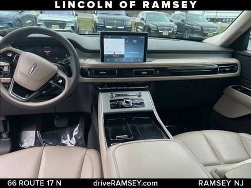 Used 2023 Lincoln Aviator AWD w/ Premium Package image 16