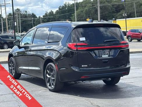 New 2026 Chrysler Pacifica Limited w/ S Appearance Package image 18