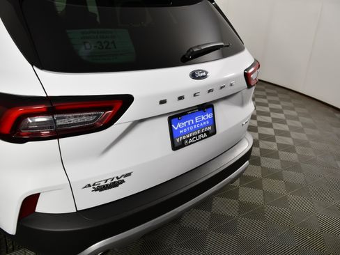 Used 2025 Ford Escape Active AWD/4WD image 14