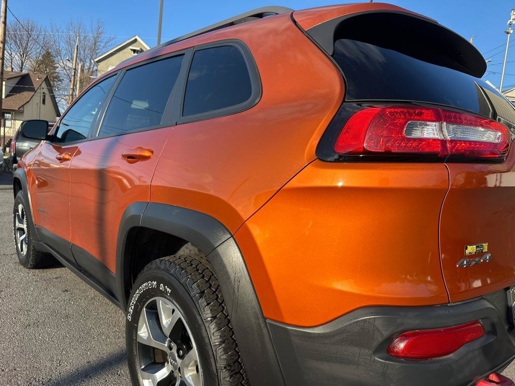 Used 2016 Jeep Cherokee Trailhawk w/ Comfort/Convenience Group AWD/4WD image 5