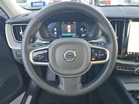 Used 2025 Volvo XC60 B5 Plus image 6