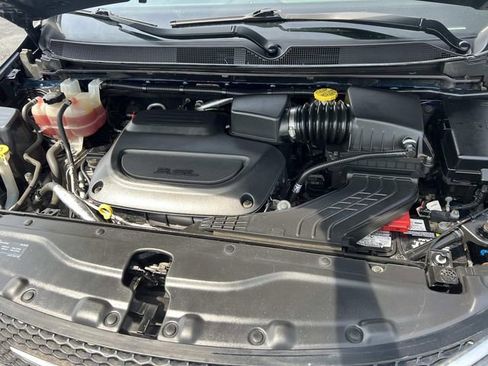 Used 2019 Chrysler Pacifica Touring-L Plus FWD image 11