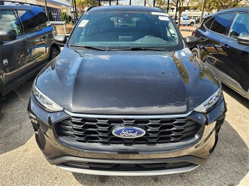 Used 2025 Ford Escape ST-Line image 2