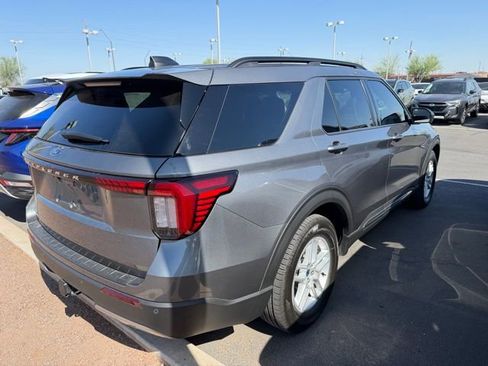 Used 2025 Ford Explorer Active w/ Active Comfort Package image 3