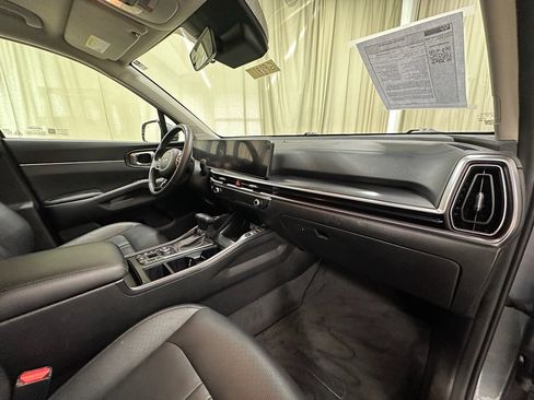 Used 2024 Kia Sorento S image 17