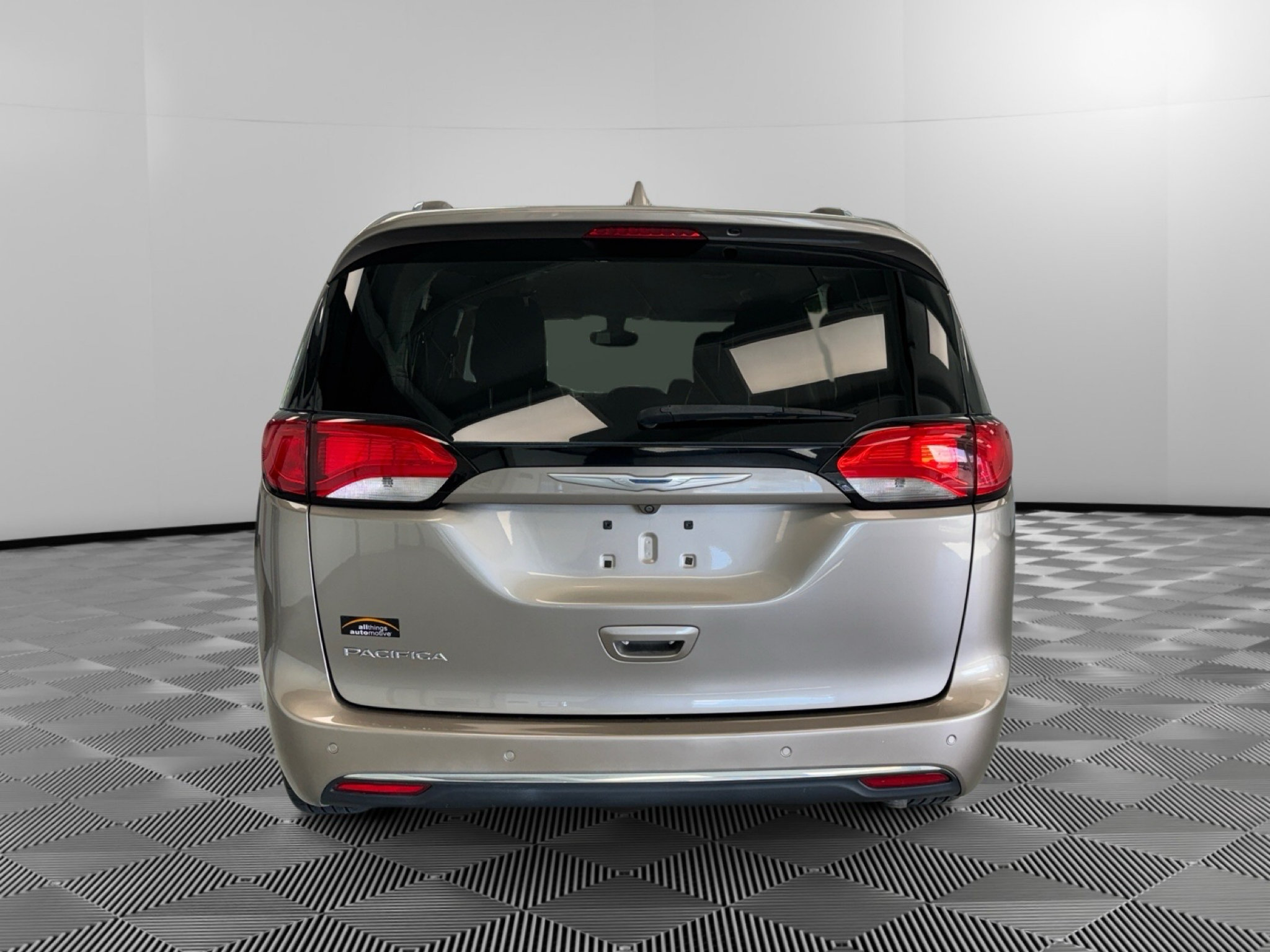 Used 2017 Chrysler Pacifica Touring-L Plus FWD image 7