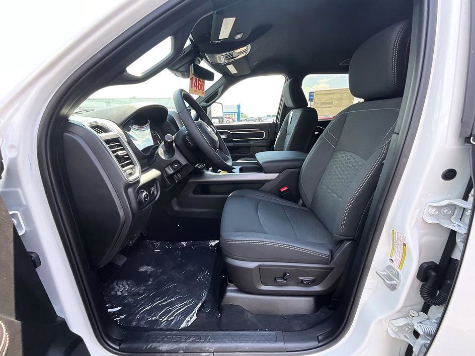New 2026 RAM 3500 Big Horn AWD/4WD image 15