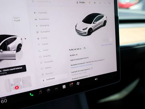 Used 2023 Tesla Model 3 Standard Range RWD image 17