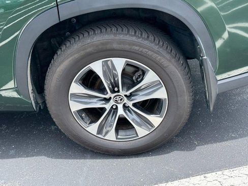 Used 2024 Toyota Highlander XLE AWD/4WD image 7