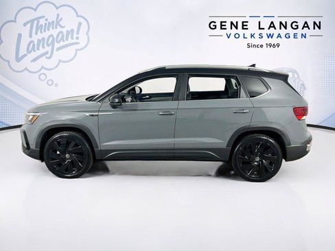 Certified 2024 Volkswagen Taos SE w/ Panoramic Sunroof Package AWD/4WD image 8